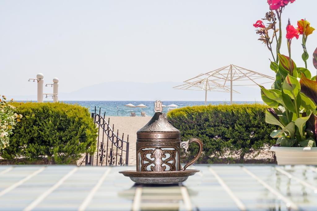 Colophon Beach Otel Gumuldur Extérieur photo